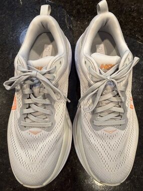 Hoka One One women’s Bondi 8 running shoes